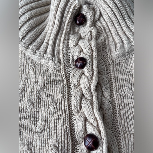 YOON Ivory Cable Knit Cropped Sweater - Picture 3 of 3